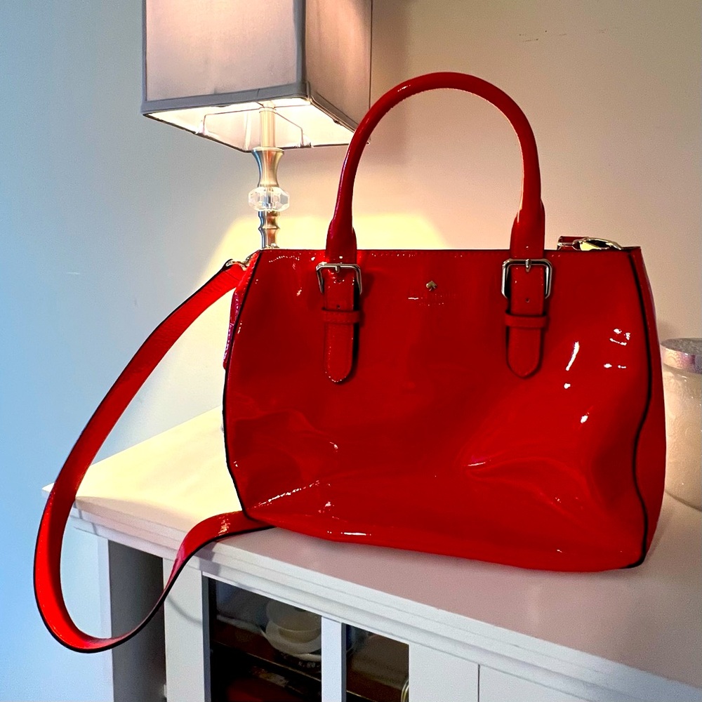 KATE SPADE stunning patten leather bag.